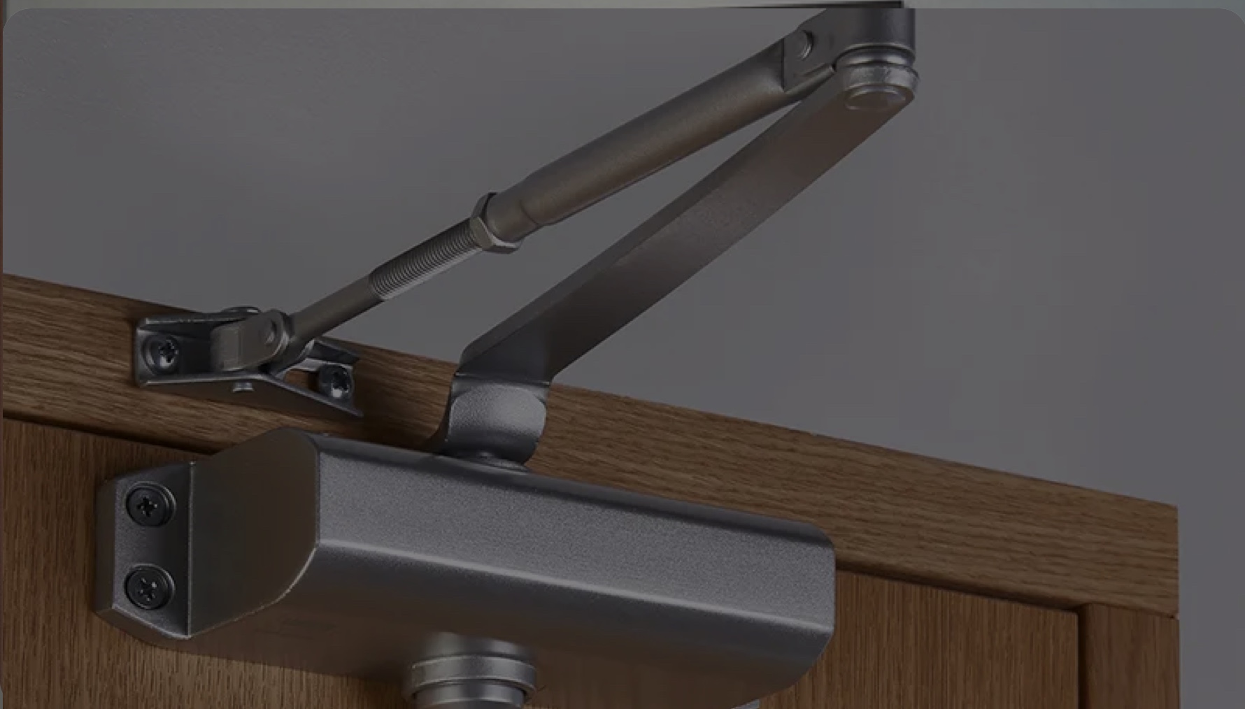 Установка дверных доводчиков